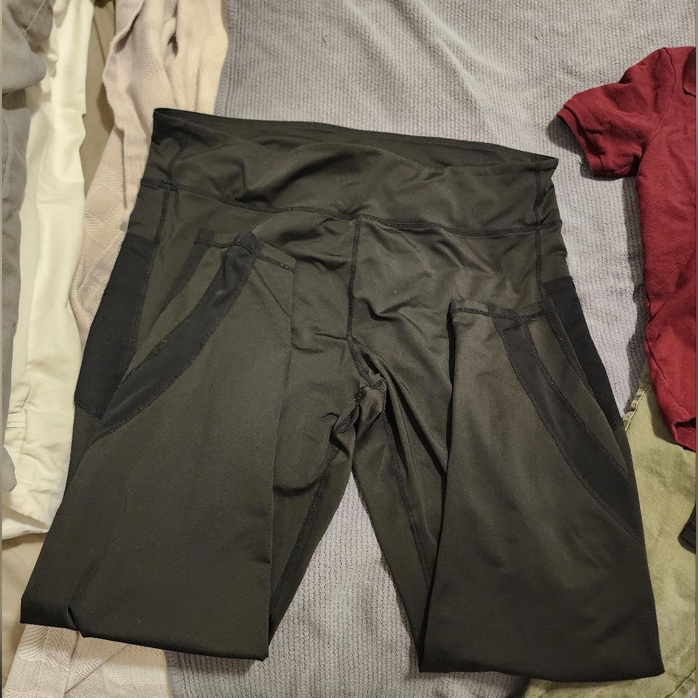 Black Athletic Leggings With Pockets